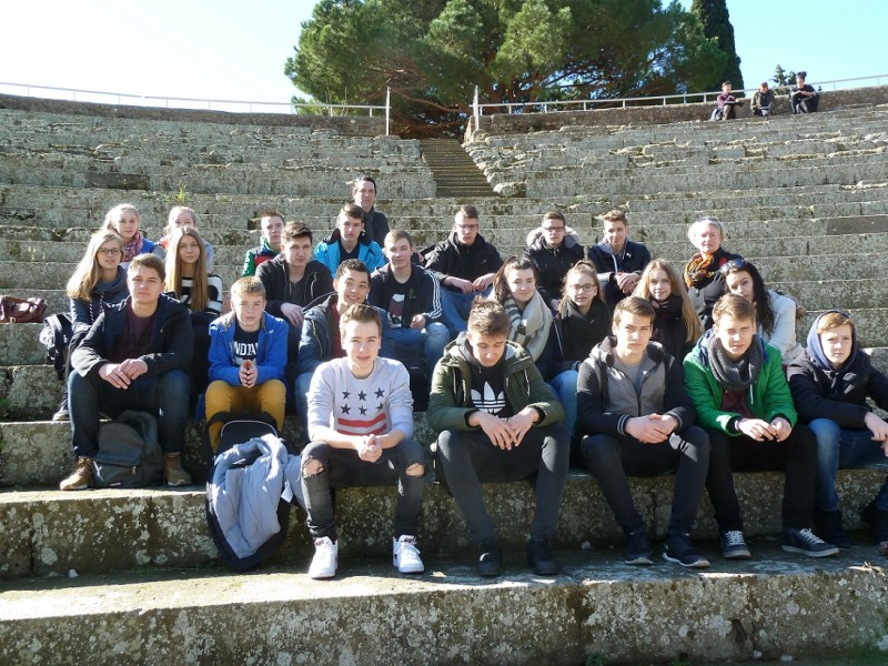 Gruppenbild im Theater in Ostia antica