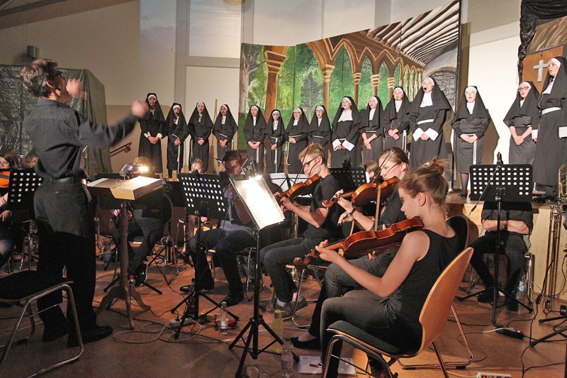 RG musical1 800 533