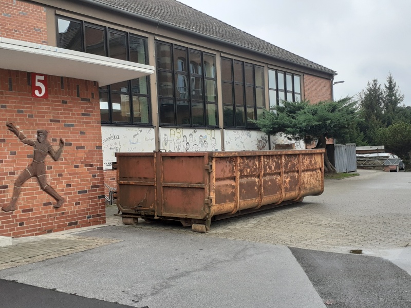 Renovierung der Turnhalle (Gebäude 5).